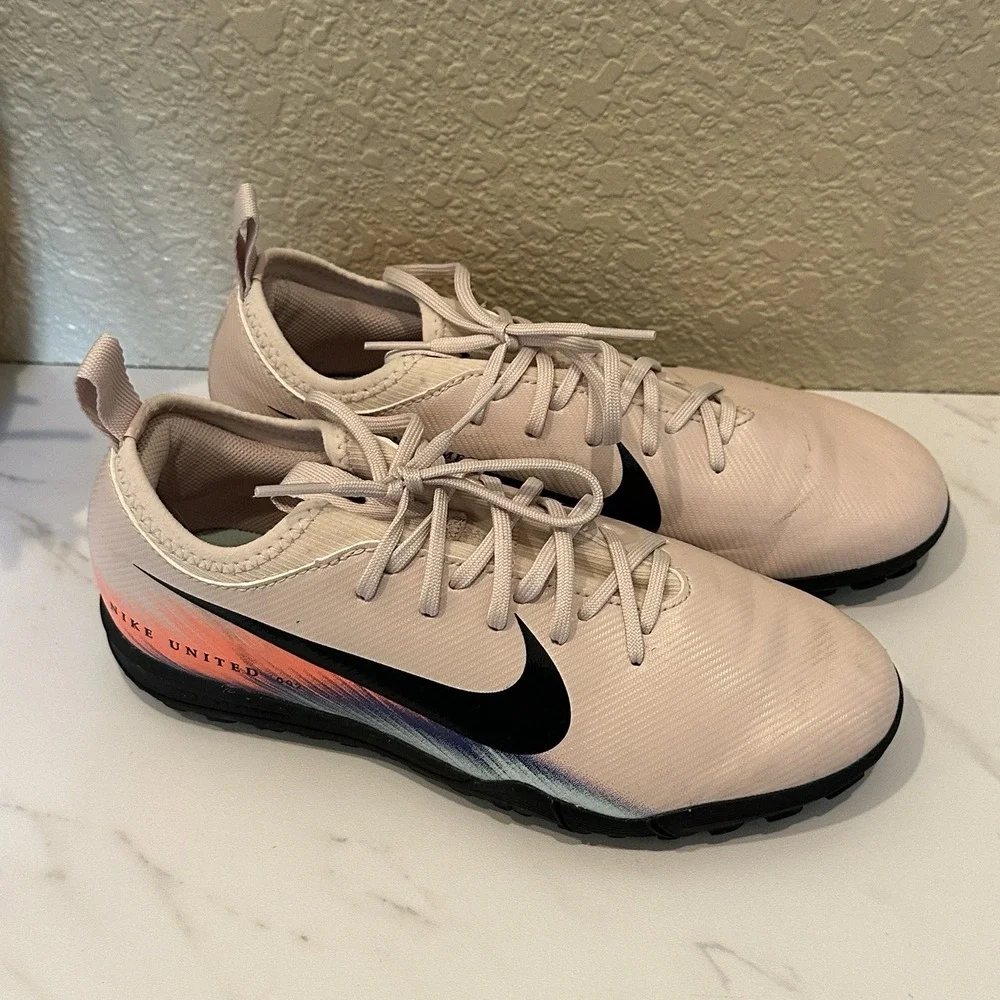 Nike Kids' United Mercurial Vapor 16 Academy Turf Soccer Cleats 3.5 Y Pink